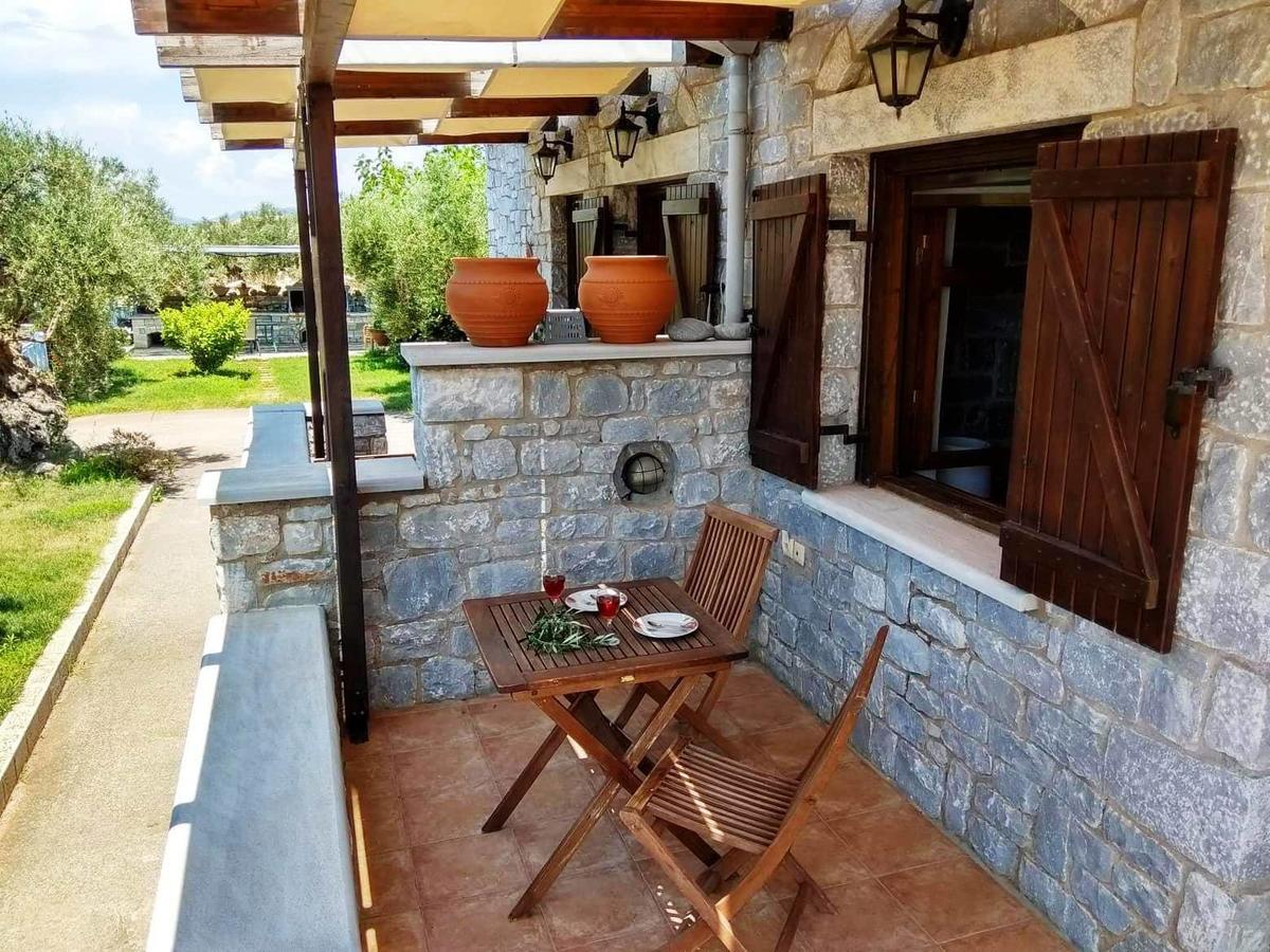 Atha-Tina:Traditional Stone Homes อายิโอสนิโกลาโอส ภายนอก รูปภาพ